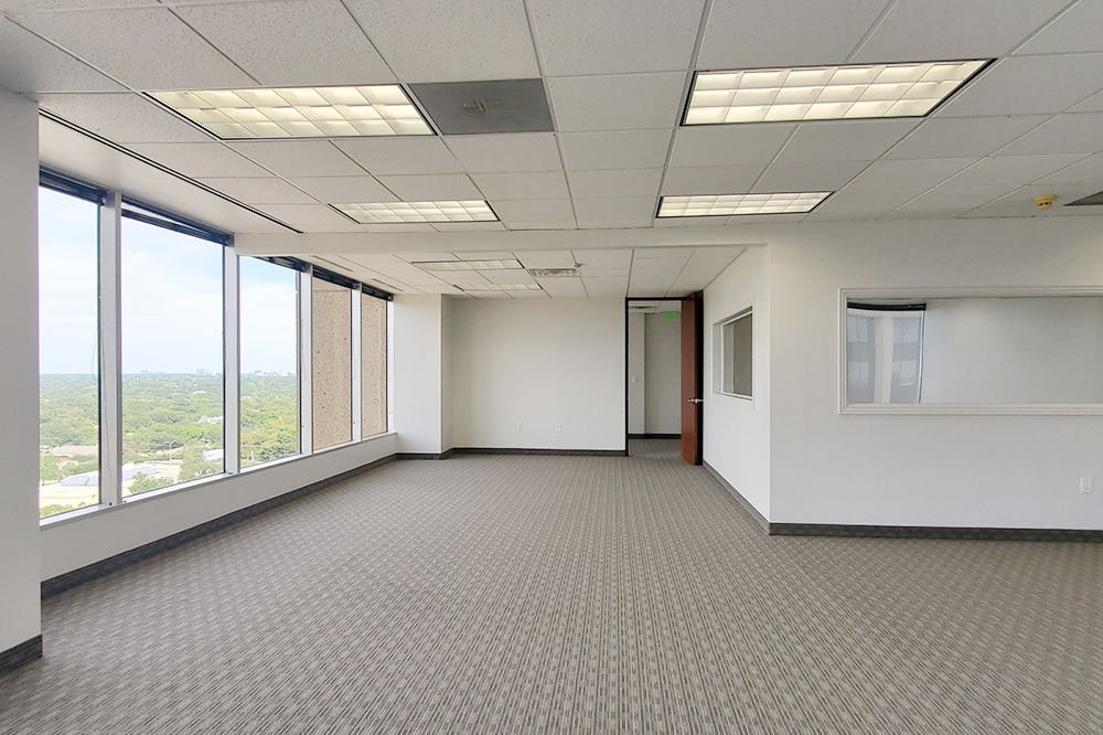 13601 Preston Rd - 168xE0810-sm