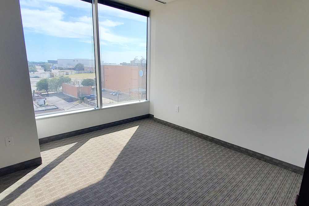 13601 Preston Rd - 168xE0810-sm