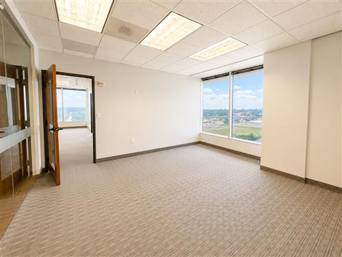 13601 Preston Rd - 168xE0935-sm