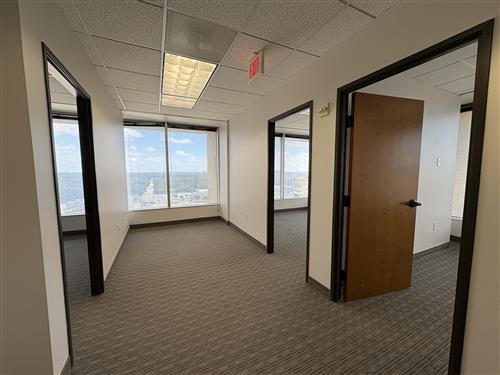 13601 Preston Rd - 168xE0935-sm