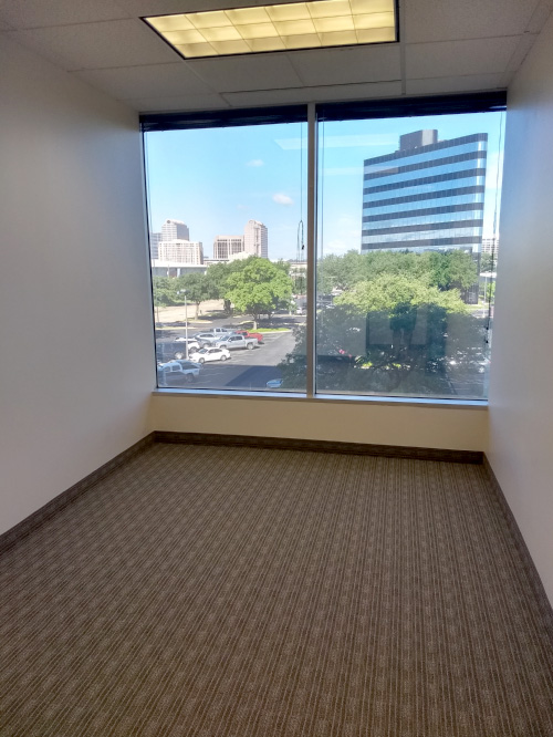 13601 Preston Rd - 168xW0207-sm