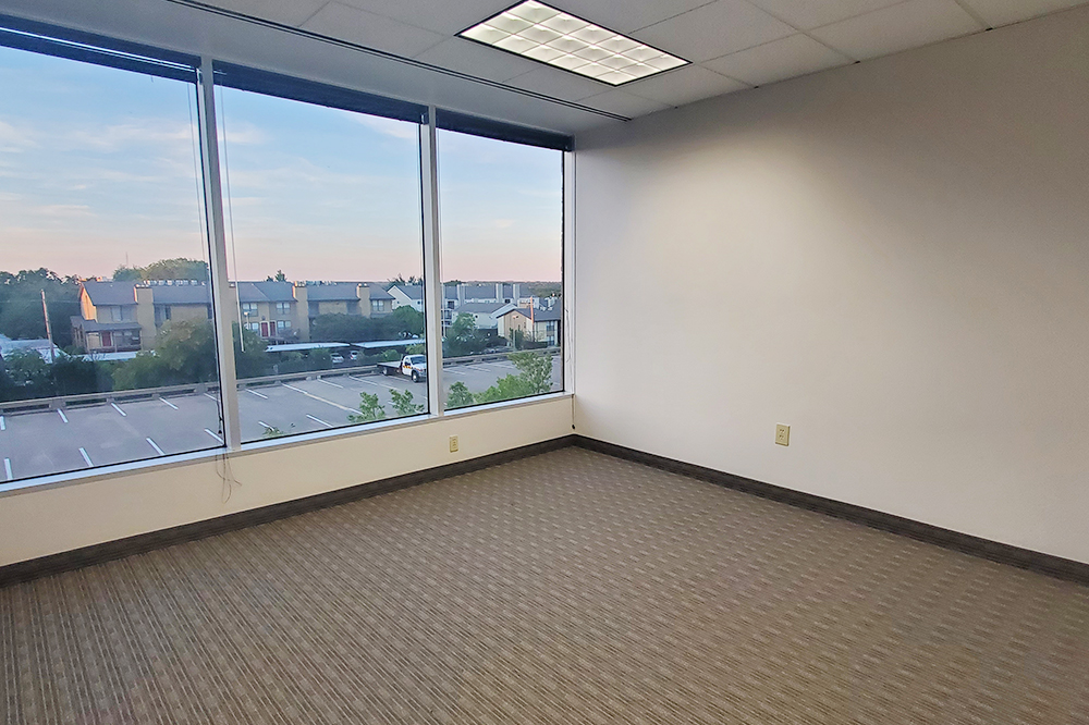 13601 Preston Rd - 168xW0311-sm