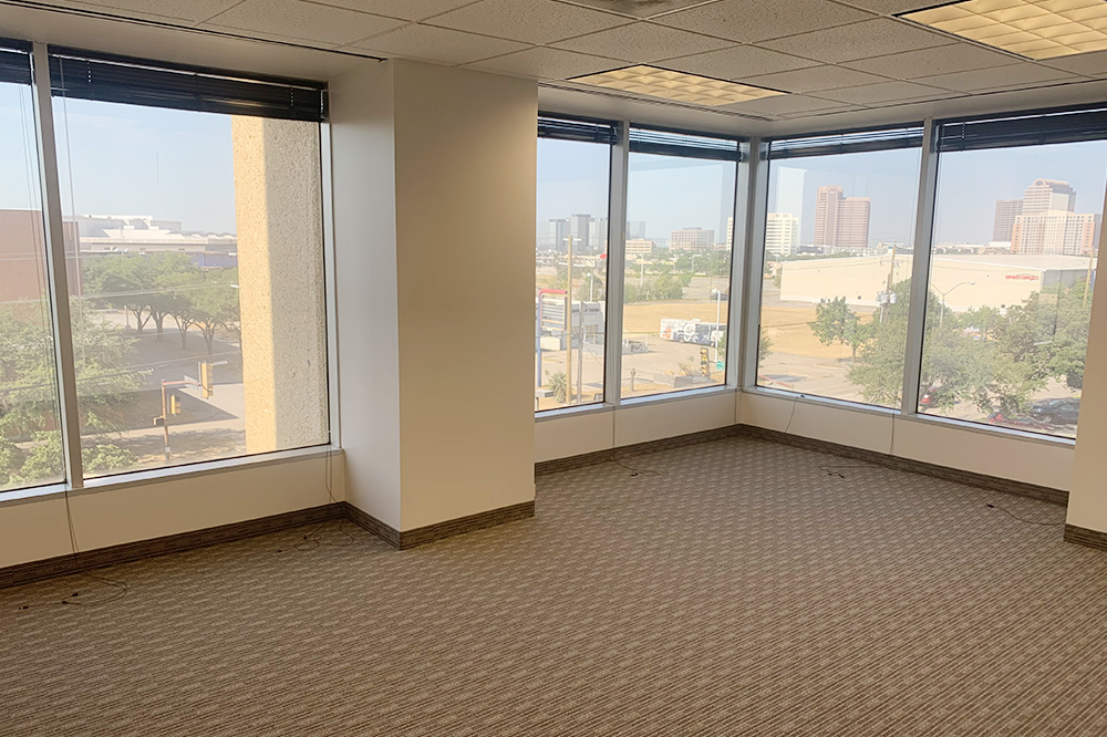 13601 Preston Rd - 168xW0412-sm