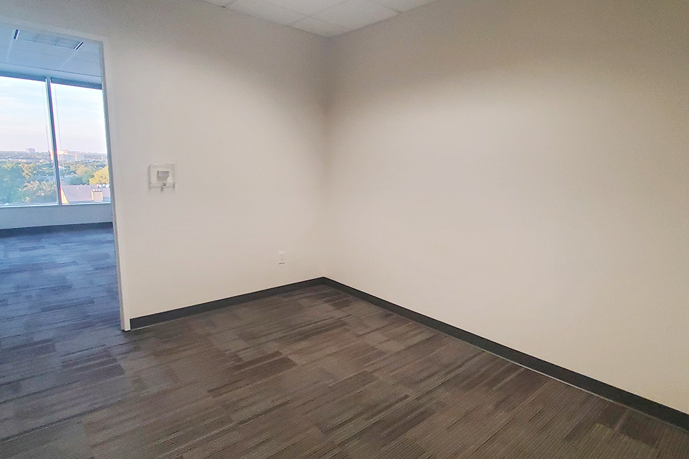 13601 Preston Rd - 168xW0503-sm