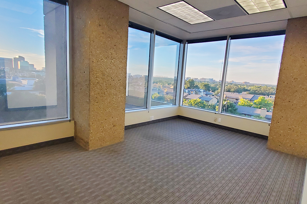 13601 Preston Rd - 168xW0541-sm