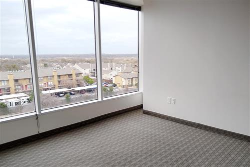13601 Preston Rd - 168xW0548-sm