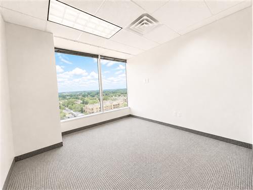 13601 Preston Rd - 168xW0770-sm