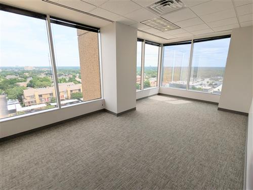 13601 Preston Rd - 168xW0788-sm