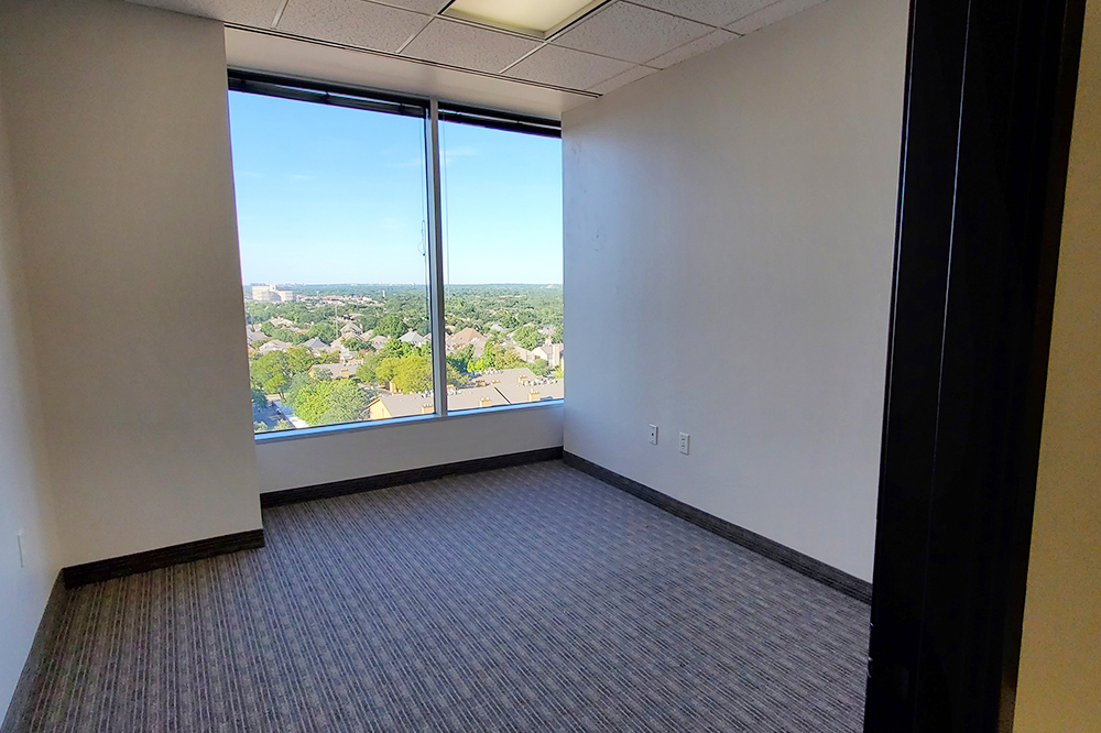 13601 Preston Rd - 168xW0830-sm