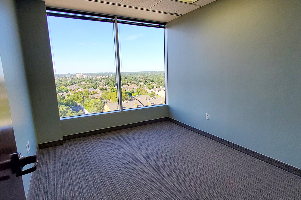 13601 Preston Rd - 168xW0830-sm