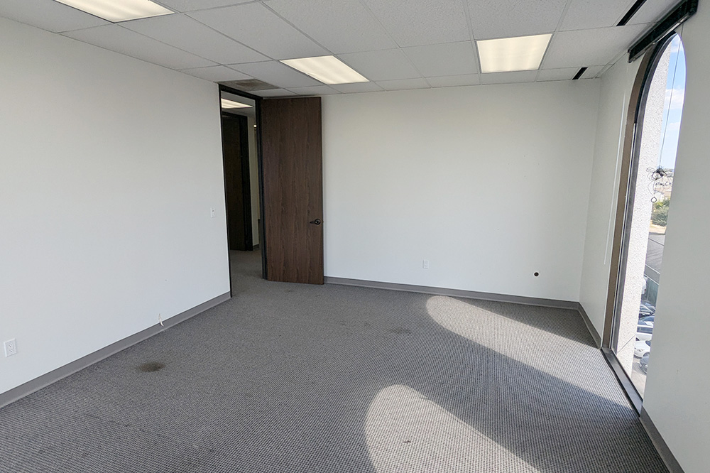 6201 Bonhomme Road - 18x460S-sm