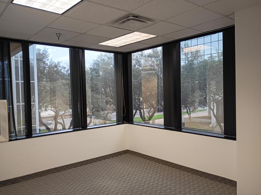 8330-8360 Lyndon B Johnson Fwy - 180xA200-sm