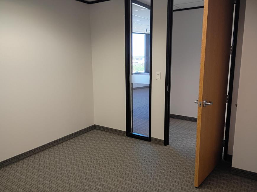 8330-8360 Lyndon B Johnson Fwy - 180xB935-sm