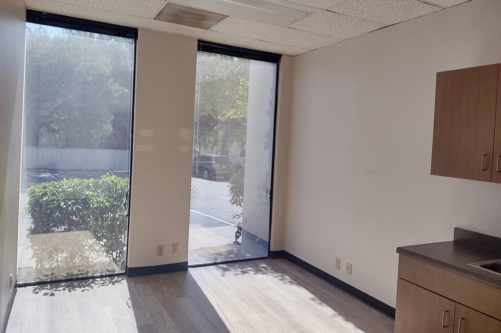8-UI253x2105.jpg