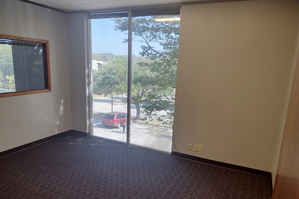 4203 Woodcock Dr - 2112x216-sm