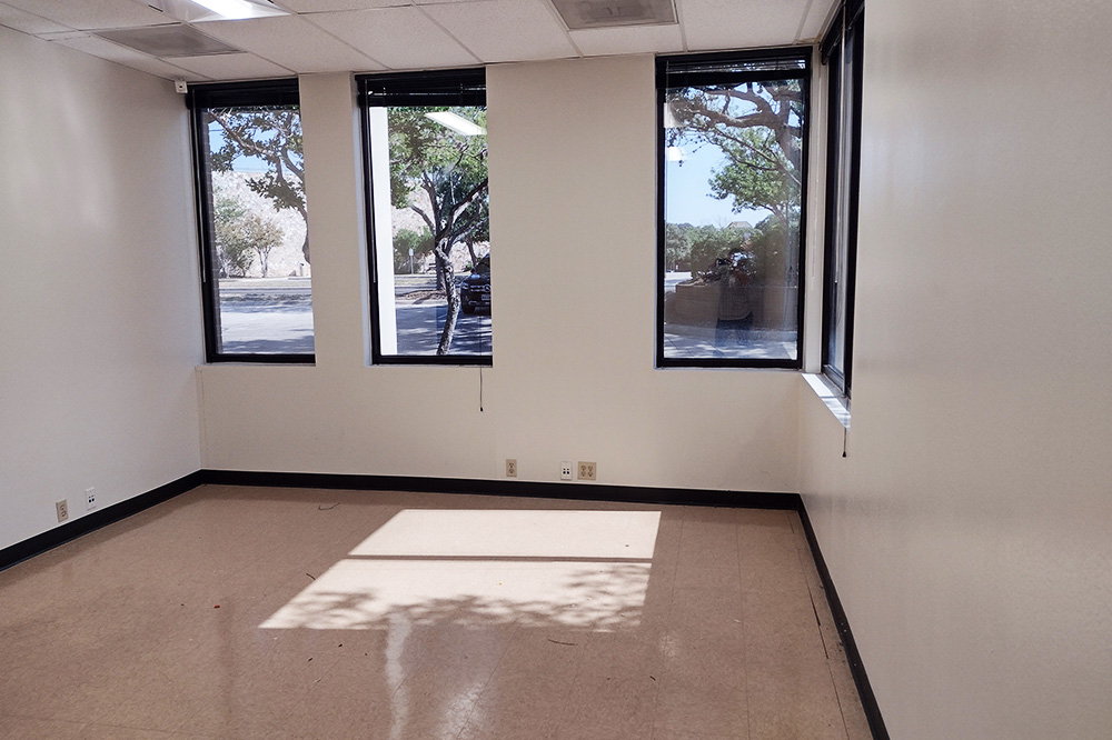 4242 Woodcock Dr - 2120x101.01-sm