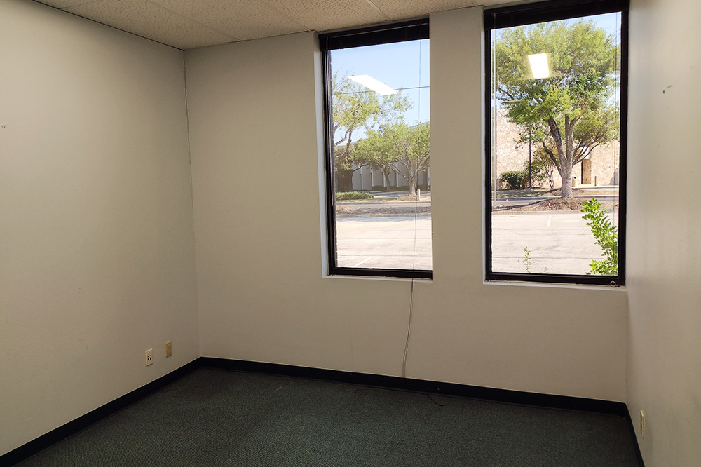 4242 Woodcock Dr - 2120x102-sm