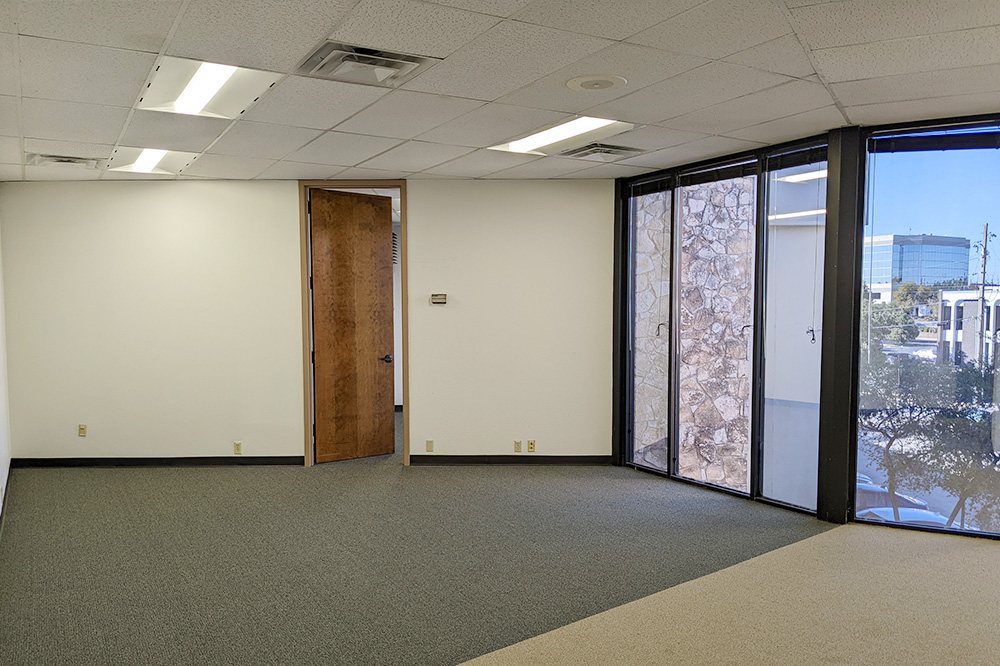 2-UIC217x2123.jpg