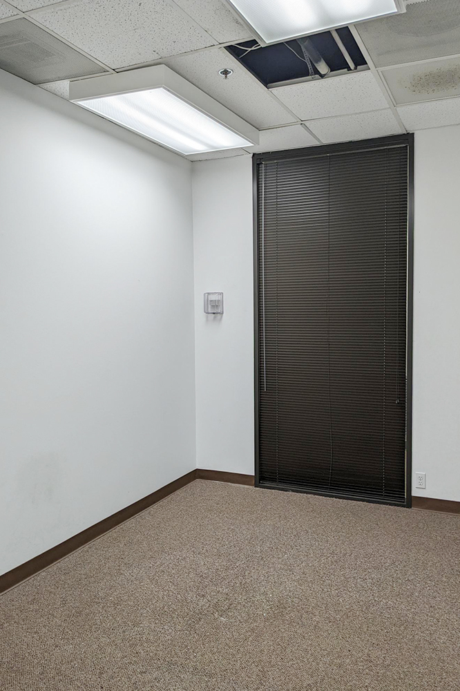 4-UIA230x27.jpg