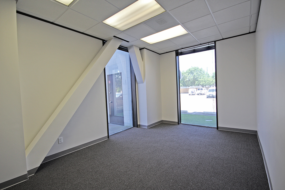 2323 South Voss Road - 32x125F-sm