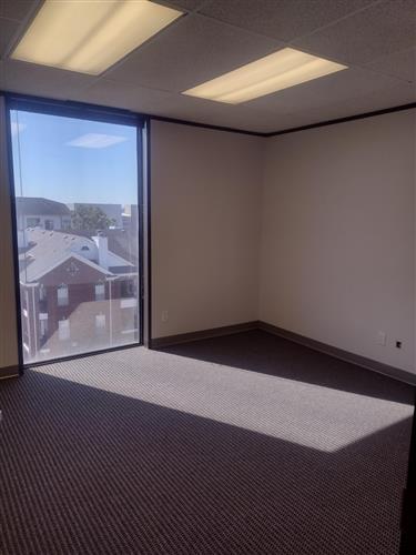 2323 South Voss Road - 32x510-09-sm