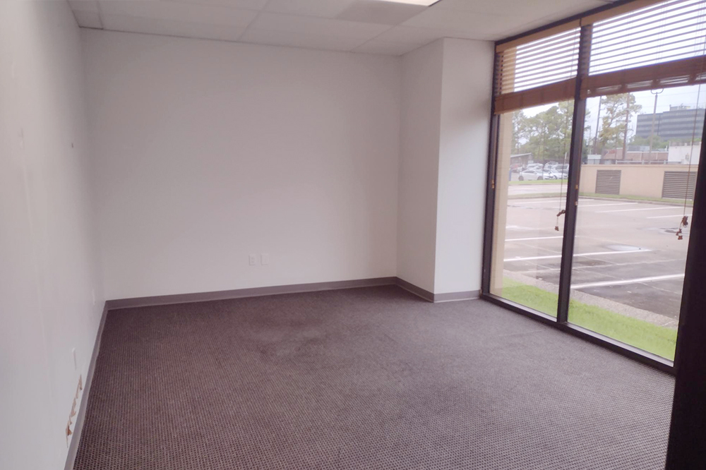 7676 Hillmont - 418x189C-sm