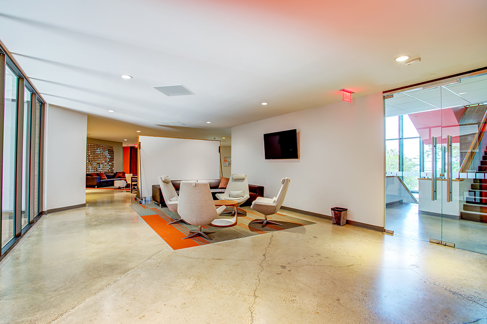 property with office space for rent at 290N, 7676 Hillmont, Houston, TX 77040, USA