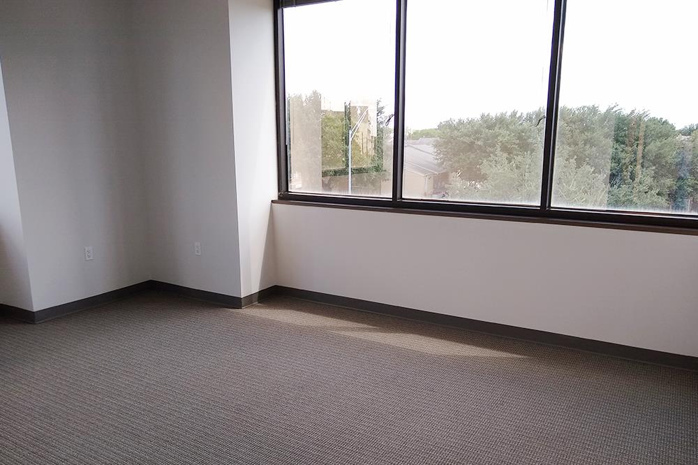 7676 Hillmont - 418x344-12-sm