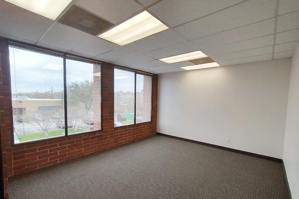 8204 Elmbrook Dr - 52x204-sm