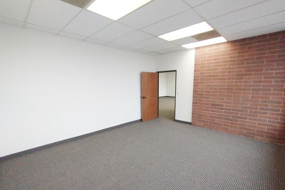 8204 Elmbrook Dr - 52x204-sm