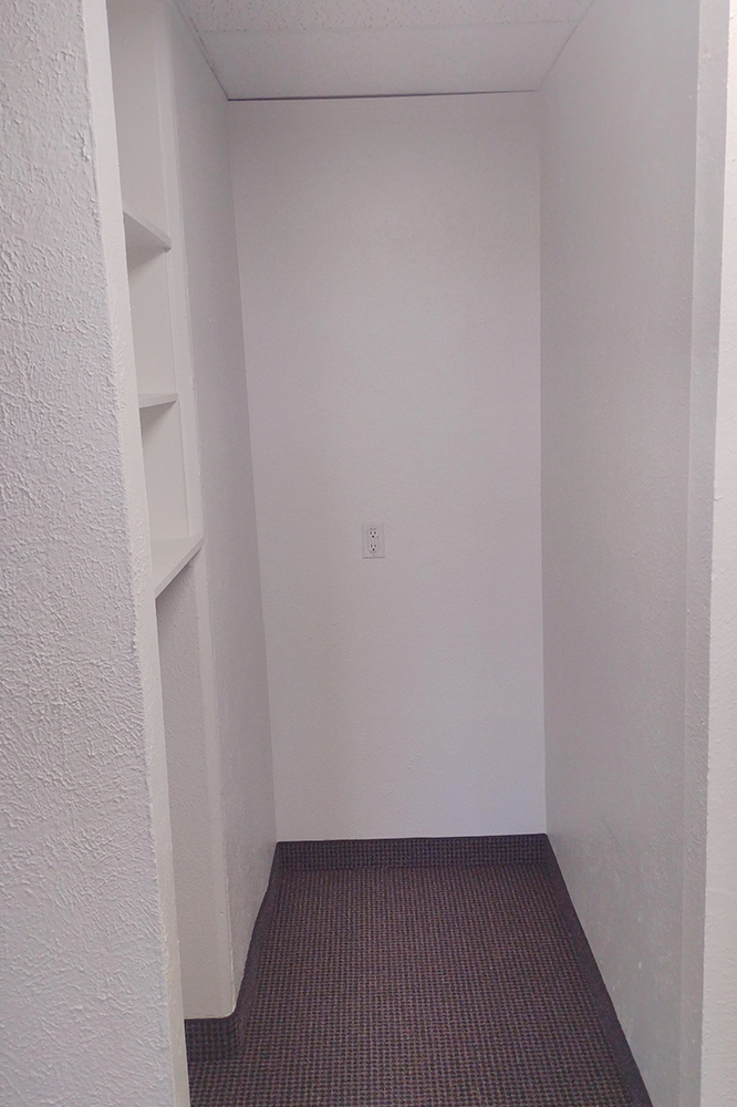 8035 E. R.L. Thornton Fwy - 53x565-sm