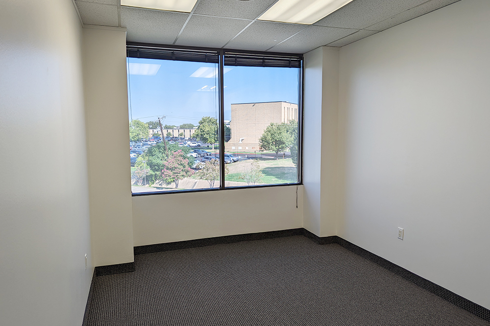 2665-2695 Villa Creek Dr - 56xB210-sm