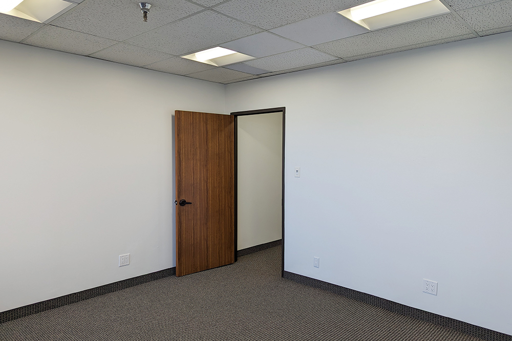 7-075220Office-29.jpg