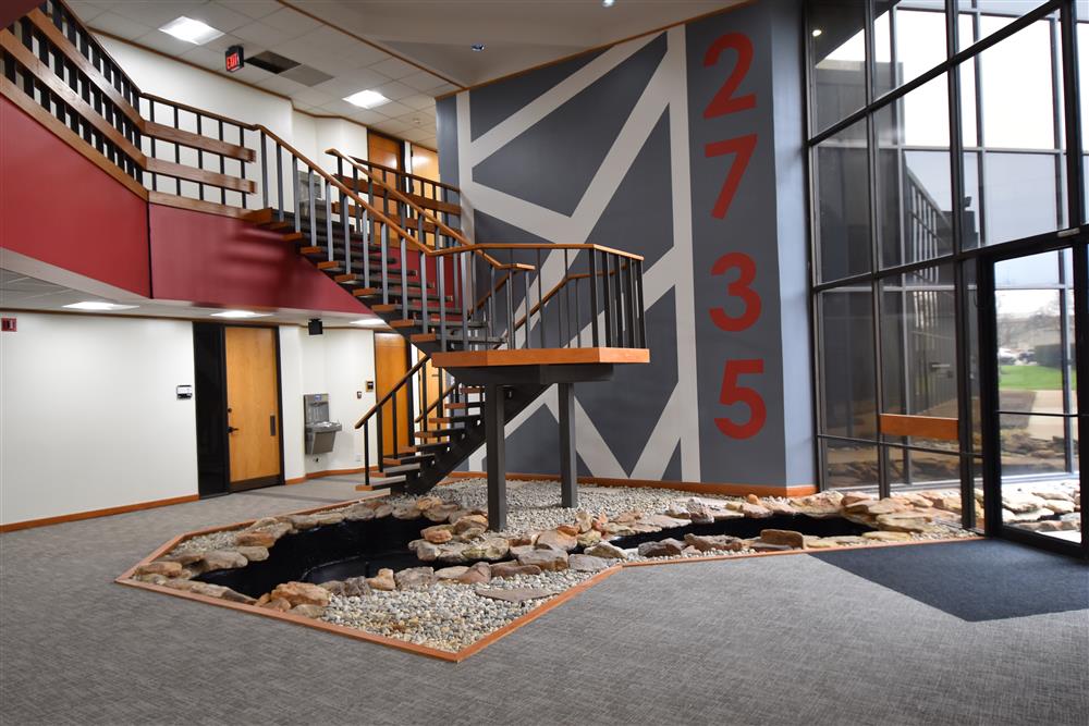 property with office space for rent at 2735-2775 Villa Creek Dr, Farmers Branch, TX 75234, USA