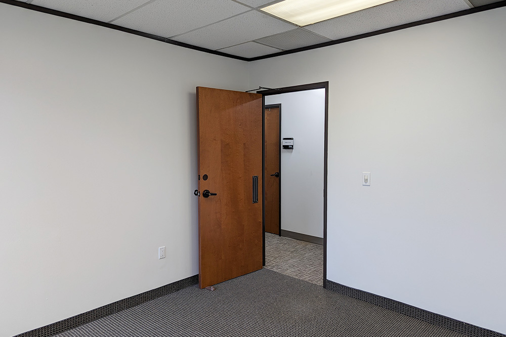 2735-2775 Villa Creek Dr - 90xA-285-sm