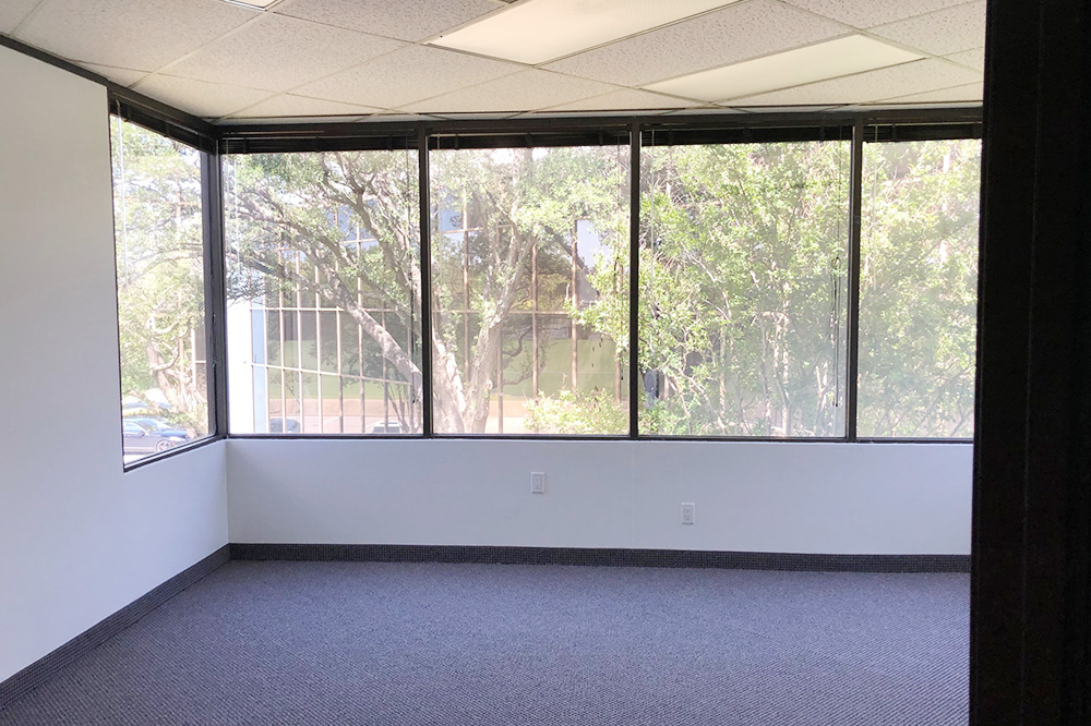 2735-2775 Villa Creek Dr - 90xA-286-sm