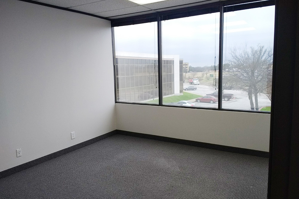 2735-2775 Villa Creek Dr - 90xA-294-sm