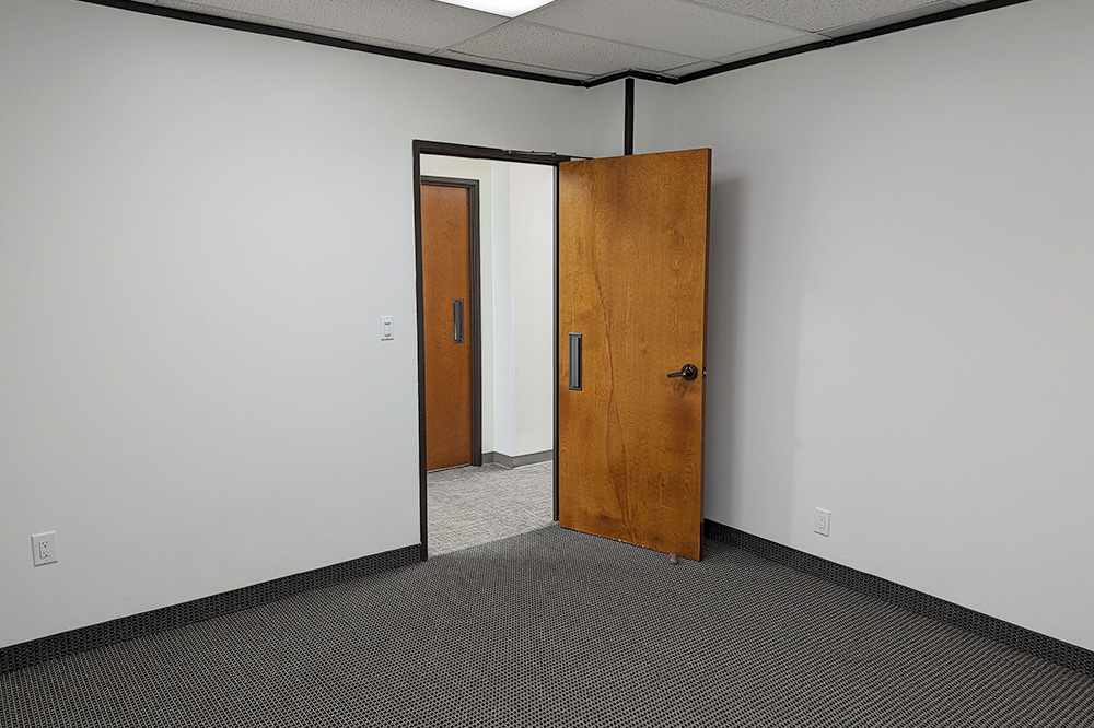 2735-2775 Villa Creek Dr - 90xA-295-sm