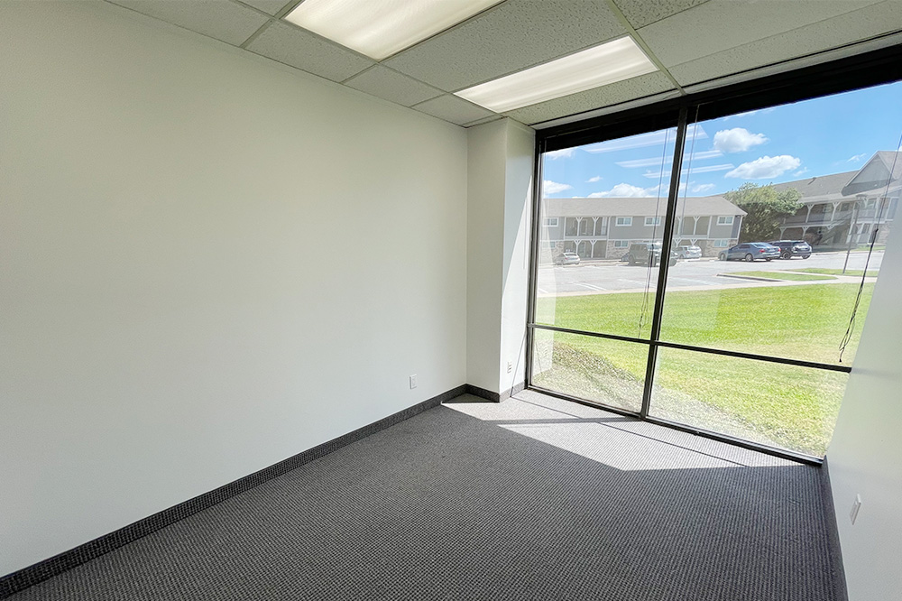 2735-2775 Villa Creek Dr - 90xB-126-sm