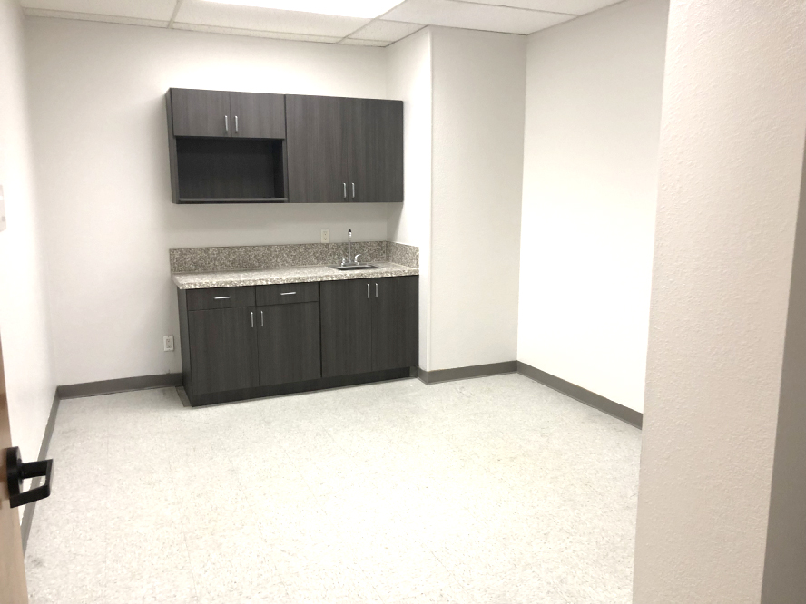 2735-2775 Villa Creek Dr - 90xB-230-sm