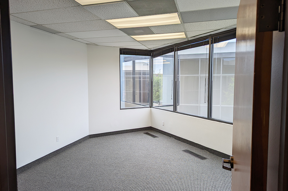 2735-2775 Villa Creek Dr - 90xB-270-sm