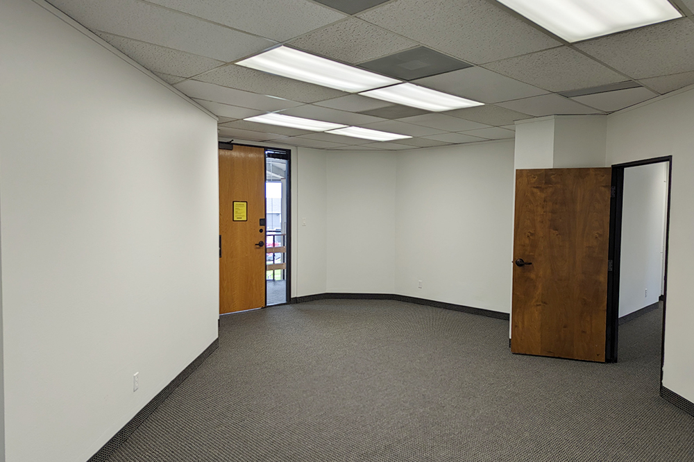 2735-2775 Villa Creek Dr - 90xB-270-sm