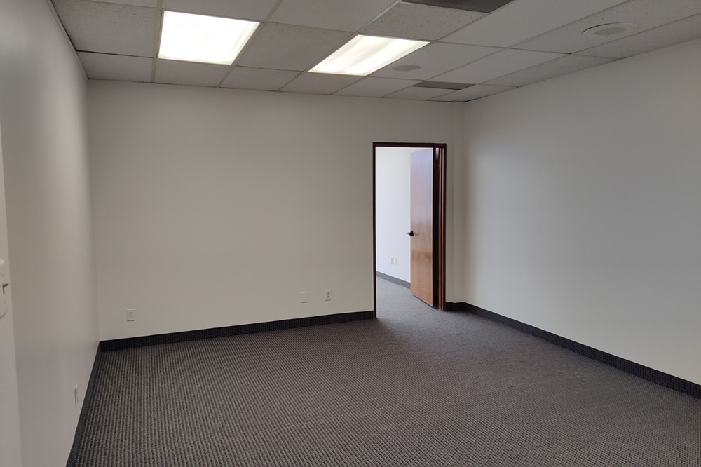 2735-2775 Villa Creek Dr - 90xB-290-sm