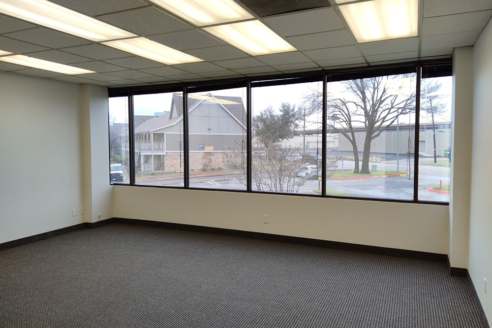 2735-2775 Villa Creek Dr - 90xB-290-sm