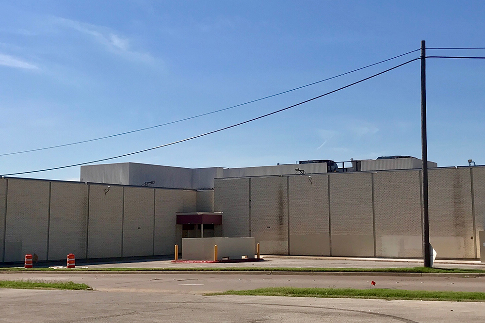 4200 South Fwy (Mall) - 98xPAD3-sm