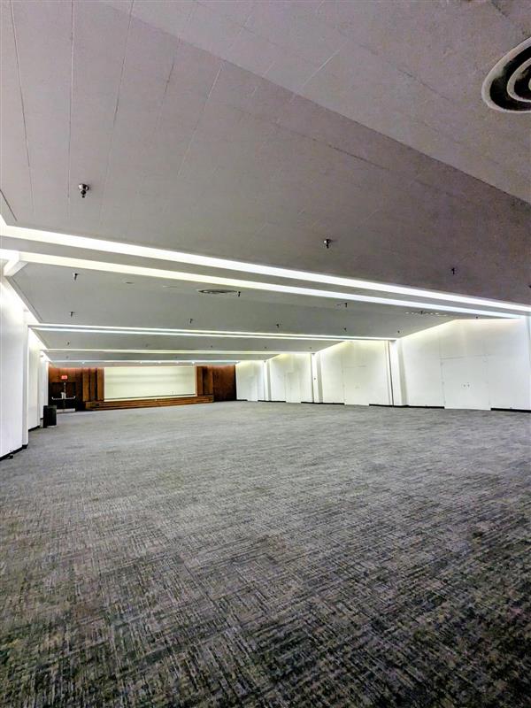 4200 South Fwy (Mall) - 98xTown Hall-sm