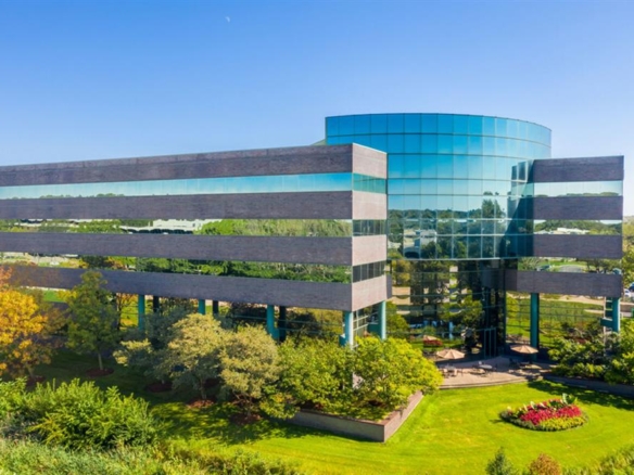 property with office space for rent at 1001 Warrenville Rd., Lisle, IL 60532, USA