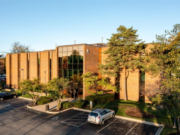 property with office space for rent at 800 Roosevelt Rd., Glen Ellyn, IL 60137, USA