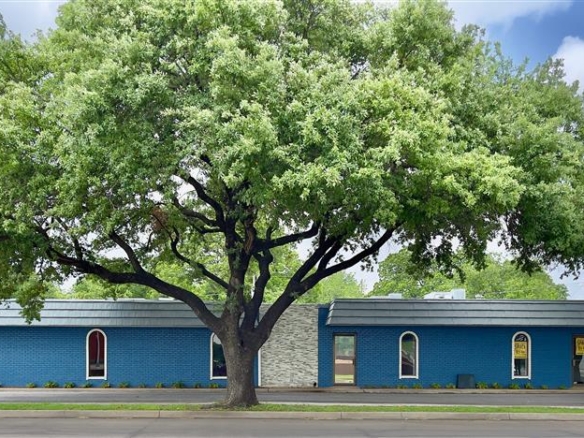 property with office space for rent at 415 E Bolt St, Fort Worth, TX 76110, USA