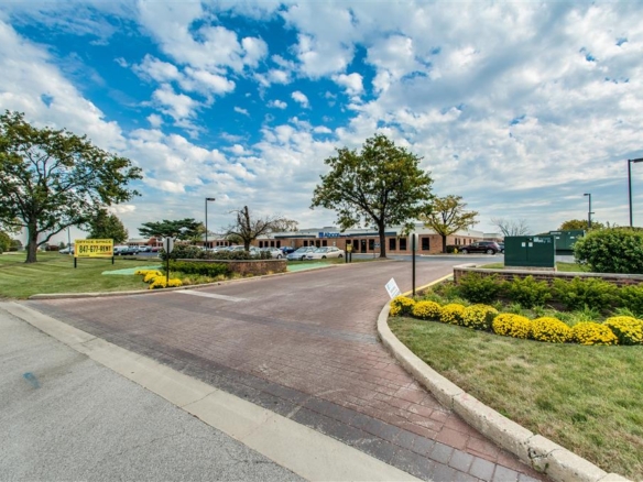 property with office space for rent at 3205-3231 North Wilke Road, Arlington Heights, IL 60004, USA